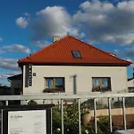 U Vaclava - 7 Minut Od Letiste Vaclava Havla - Parkovani Zdarma
