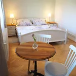 U Vaclava - 7 Minut Od Letiste Vaclava Havla - Parkovani Zdarma Apartment