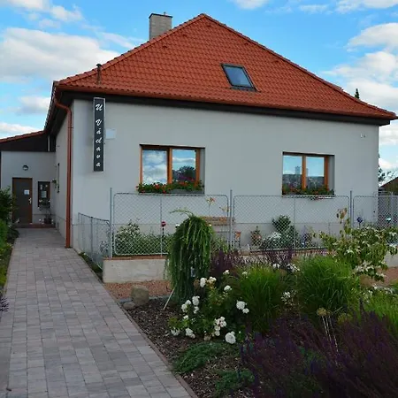 Apartman U Vaclava - 7 Minut Od Letiste Vaclava Havla - Parkovani Zdarma *