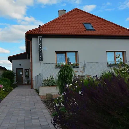 U Vaclava - 7 Minut Od Letiste Vaclava Havla - Parkovani Zdarma Apartman