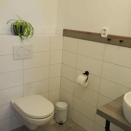 Apartment U Vaclava - 7 Minut Od Letiste Vaclava Havla - Parkovani Zdarma Kněževes
