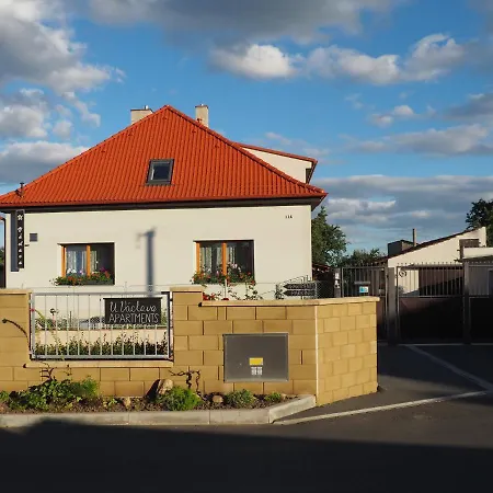 Daire U Vaclava - 7 Minut Od Letiste Vaclava Havla - Parkovani Zdarma Kněževes