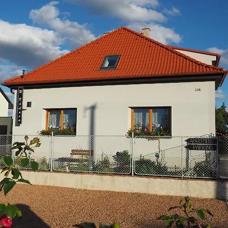 U Vaclava - 7 Minut Od Letiste Vaclava Havla - Parkovani Zdarma *