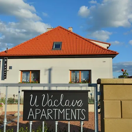 U Vaclava - 7 Minut Od Letiste Vaclava Havla - Parkovani Zdarma Kněževes