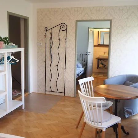 Daire U Vaclava - 7 Minut Od Letiste Vaclava Havla - Parkovani Zdarma Kněževes