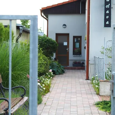 U Vaclava - 7 Minut Od Letiste Vaclava Havla - Parkovani Zdarma *